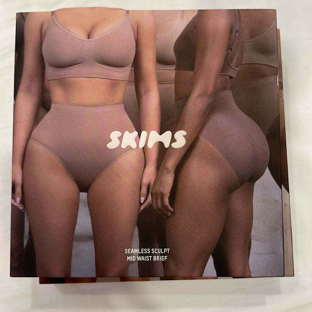 Skims seamless sculpt brief xxs BMWT